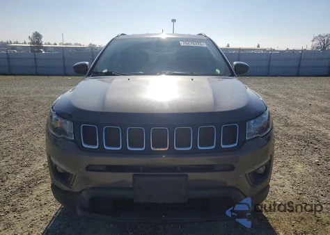 2017 Jeep Compass Latitude z USA, uszkodzony, nr VIN 3C4NJDBB7HT618780